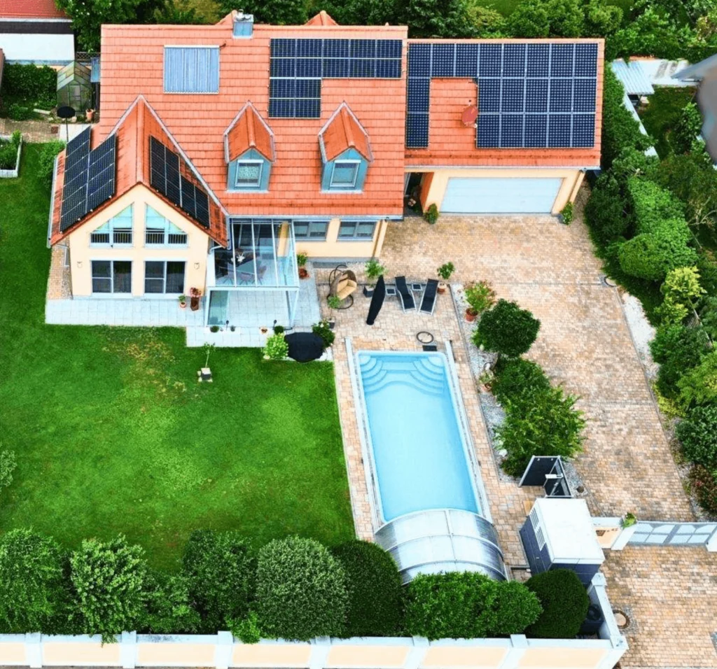 10-Zimmer-Luxushaus (A+) mit Pool, Sauna, Fitnessraum, PV & Doppelgarage – Aichach