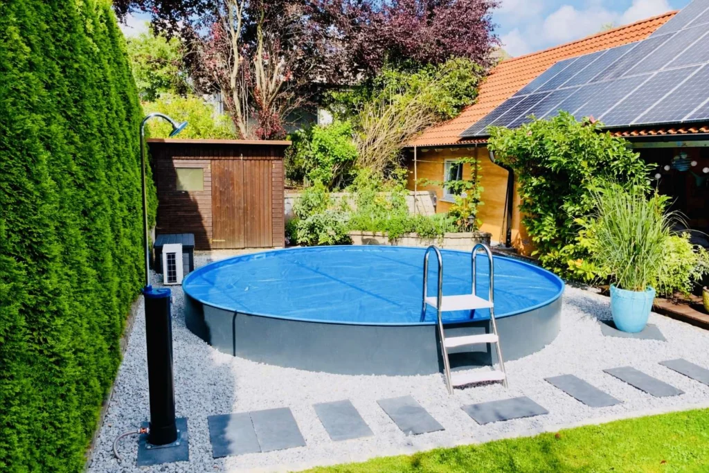 Stilvolles Wohnen in Tiefenbach: Großzügiges Haus mit Garten, Pool, Sauna und PV-Anlage
