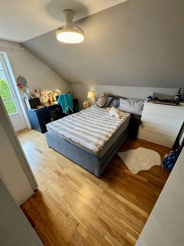 Stilvolles Wohnen in Tiefenbach: Großzügiges Haus mit Garten, Pool, Sauna und PV-Anlage