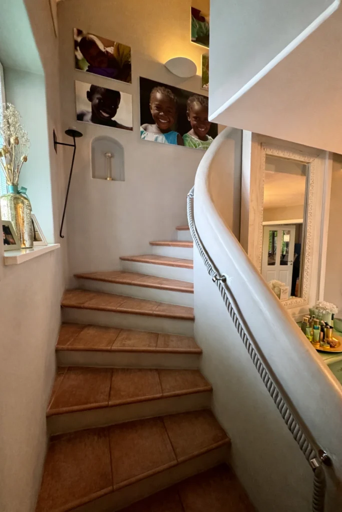 Stilvolles Wohnen in Tiefenbach: Großzügiges Haus mit Garten, Pool, Sauna und PV-Anlage