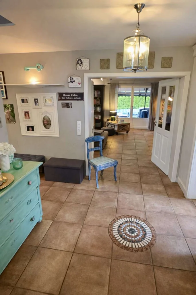 Stilvolles Wohnen in Tiefenbach: Großzügiges Haus mit Garten, Pool, Sauna und PV-Anlage