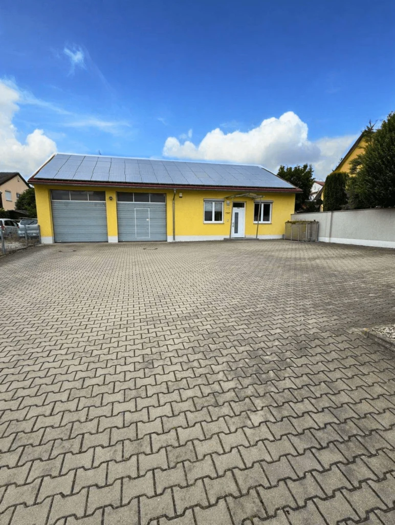 Gewerbeimmobilie mit Büro und Garage, 2008 umfassend saniert