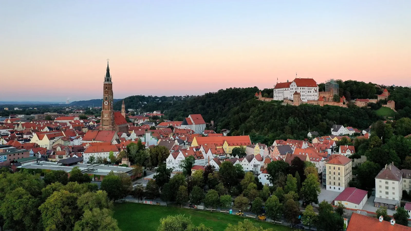 Landshuter Altstadt mit Martinskirche und Burg Trausnitz